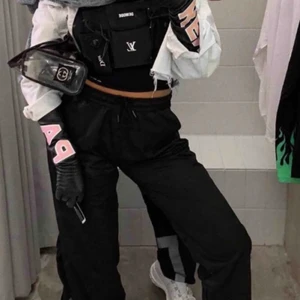 Lisa anckarman byxor - Stretchig material, storlek M passar även på S, köpt från Lisa anckarman, använd 2 gånger