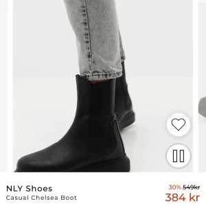 Svarta kängor - Snygga höga svarta kängor från Nelly i storlek 40. Säljer då de inte är min storlek. Aldrig använda, köpta för 549kr säljer för 250💛