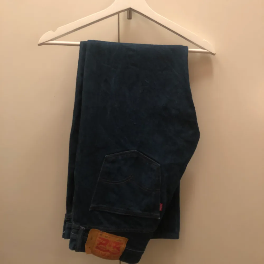 Vida Levis jeans i modell 501, unik fräsch färg. Fitpic kan fixas om någon vill ha det. Storlek w33 l32. Jeans & Byxor.