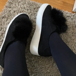 Steve Madden breeze skor strl 37 - Steve Madden Breeze skor i strl 37. Helt oanvända. Nypris 700kr, mitt pris 300kr. Köparen står för fraktkostnaden