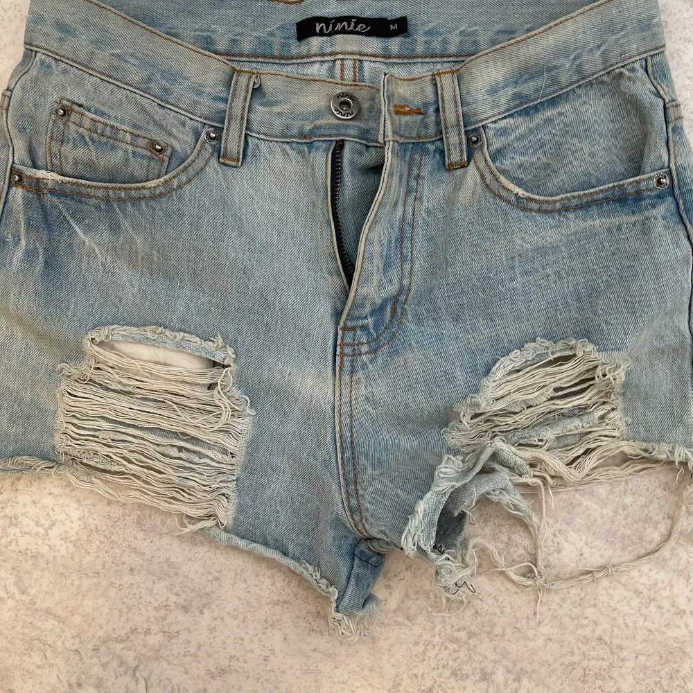 Australian brand shorts worn many times but unfortunately they don’t fit anymore. Jeans & Byxor.