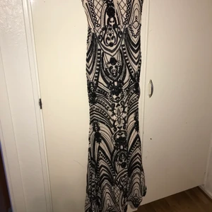 bröllopsklänning beige svart XS / S - bröllopsklänning beige svart XS / S