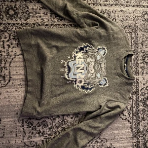 Kenzo tröja storlek M  - Skick 9/10. Skriv om de är någon fundering 