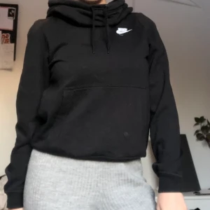 Nike svart hoodie xs - Svart Nike hoodie