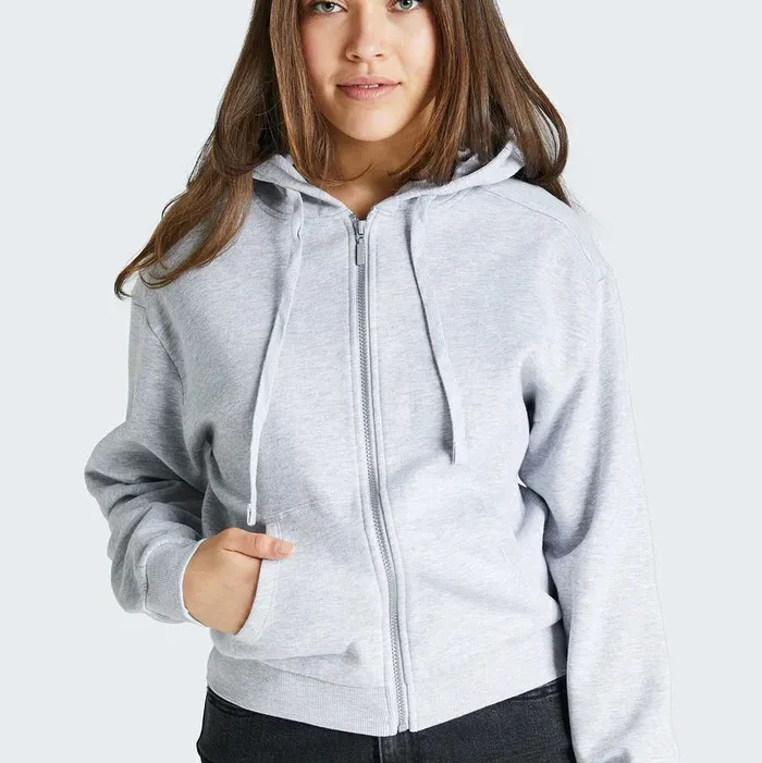 Storlek medium. Använt skick men inte sliten eller något sånt. Köparen står för frakt och fraktpriset nedan är ej exakt.. Hoodies.