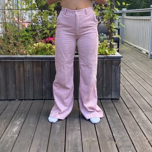 Vida manchesterbyxor  - Säjer dessa supersnygga manchesterbyxor som är slutsålda överallt, i storlek 36. Passar både S och M. 