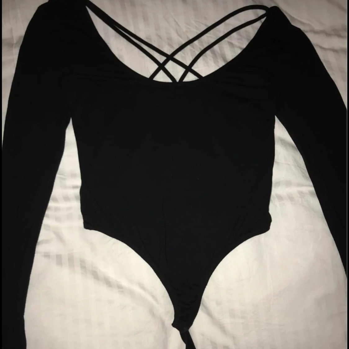 Svart body djup rygg 