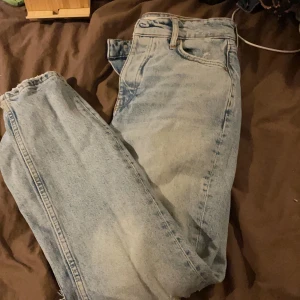 Jeans - Skit coola jeans från Gina 