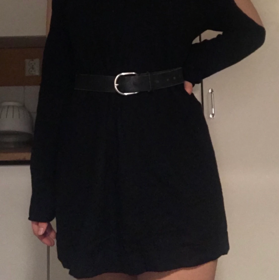 Svart tröja, of shoulder armar - 91