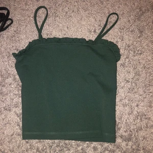 Linne - Säljer jättefint linne från bikbok. Storlek XS. Säljer för 30kr eller bud om flera är intresserade! Frakt betalas av köparen☺️