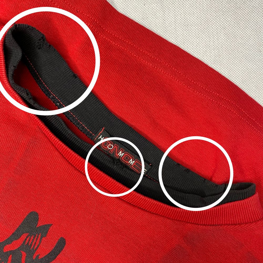 Y2k inspirerad tank top i bra skick. Längst halsen så har den några cuts men det kan lätt sys igen eller låta vara då det knappt syns när man har den på. Skulle säga skicket är 8/10. Står ingen storlek men mått finns vid intresse. Spårbar frakt på 66kr är inräknad i priset. Tar helst betalning via SafePay men Swish går även bra. SafePay tar 10% av betalningen. . Toppar.