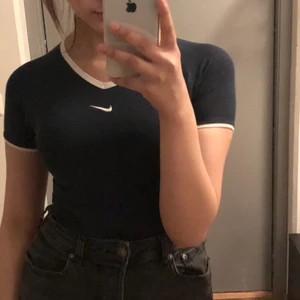 vintage nike tshirt - tycker plagget är jätte fint men säljer endå pga att den aldrig kommer till användning 