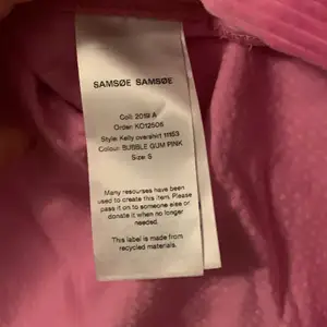 SAMSOESAMSOE, jätte fin rosa skjorta som knappt är använd (1-2 gånger) storlek S normal i storleken alltså inte overzise skjorta.