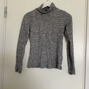 Polo tröja - Knappast annvänd. XS men passar också S