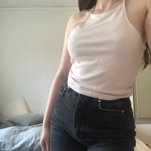 Ljusrosa topp Brandy Melville  - Söt ljusrosa croppad topp från Brandy Melville köpt i Italien. Färgen är lite mer rosa i verkligheten. 