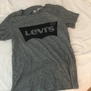 Levis tröja  - Levis tröja som knappt är använd, Jätteskön!💓