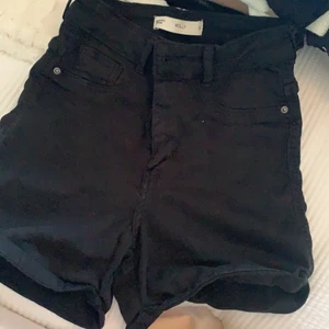 Säljer - Fina och väääödigt bekväma Molly shorts i s men väldigt stretchiga så allt från xs-m skulle jag säga 