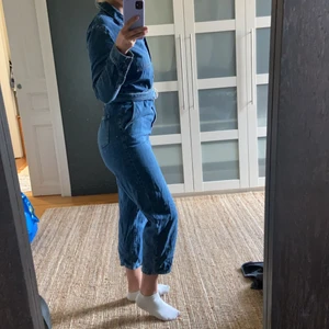 Byxdress  - Riktigt snygg jeansdress - stretchig och väldigt skön! 