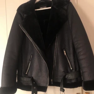 Svin snygg jacka - Jätte ball jacka som passar till allt använd 3 gånger så den är i nyskick. Köpt för 1000kr kan gå ner i pris vid snabbt köp