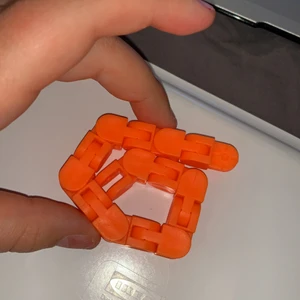 Waki track  - En nion orange waki track stav fel 