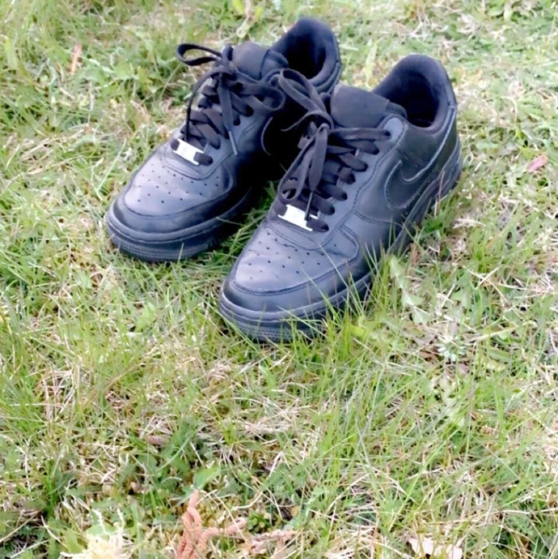 Hej jag säljer ett par air force 1