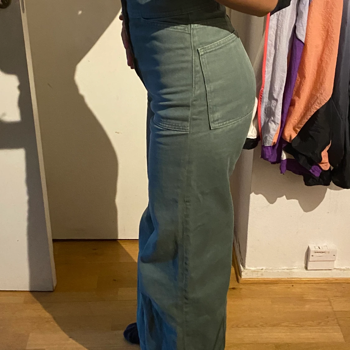 Gröna jeans från weekday  - 90