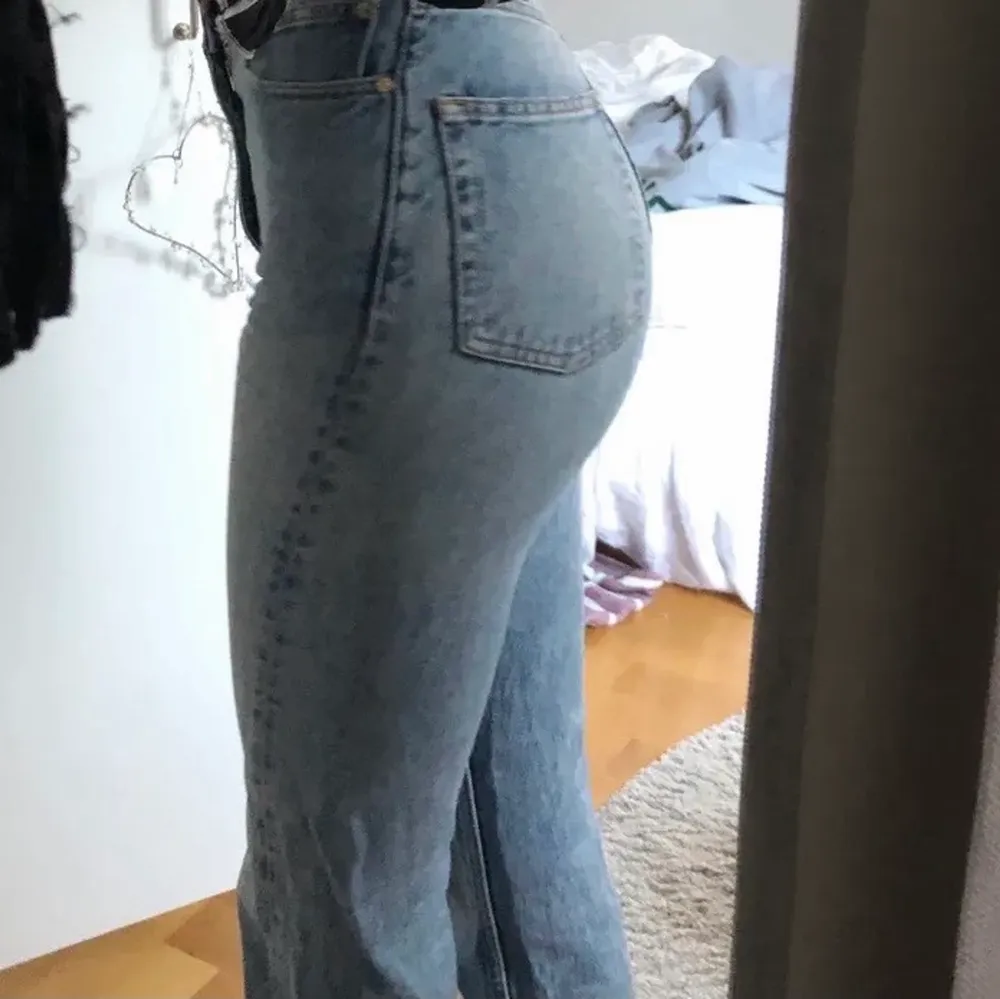 Sååå snygga jeans från whyred! Nästan aldrig använda och så bra kvalitet, 100% bomull 🌞💥❤️ Obs! Frakt ingår ej i priset 😢 nypris: 1200 kr . Jeans & Byxor.