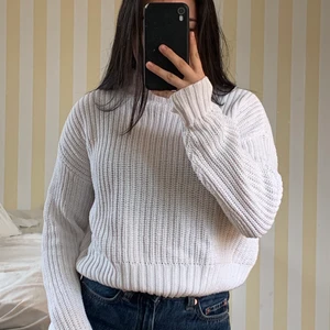 Stickad tröja - Säljer denna vita stickade tröja från HM. Fraktar eller mäts upp i Göteborg