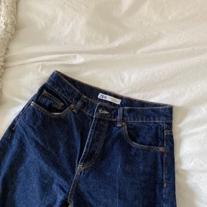 Zara jeans - Säljer dessa slutsålda zara jeans som är i super fint skick, använda max 3 gånger!💕