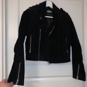 Bikerjacka - Bikerjacka i mocka från bikbok i storlek S. Sparsamt använd.