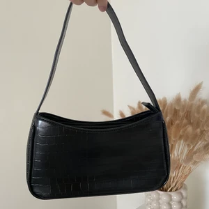 Söt svart väska - Söt svart väska, aldrig använd🙌🏼💘