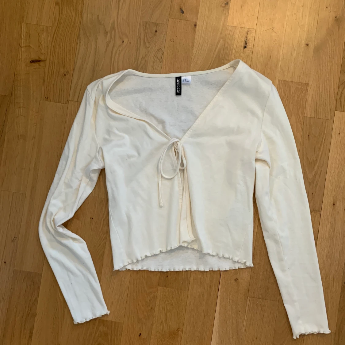Vit tröja med knytning  - 90