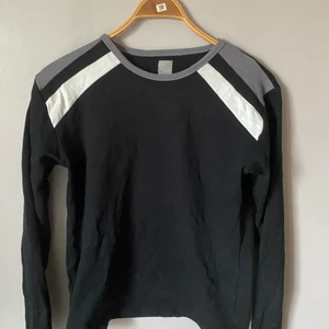 Tröja - Skitcool långärmad jag har köpt second hand. 