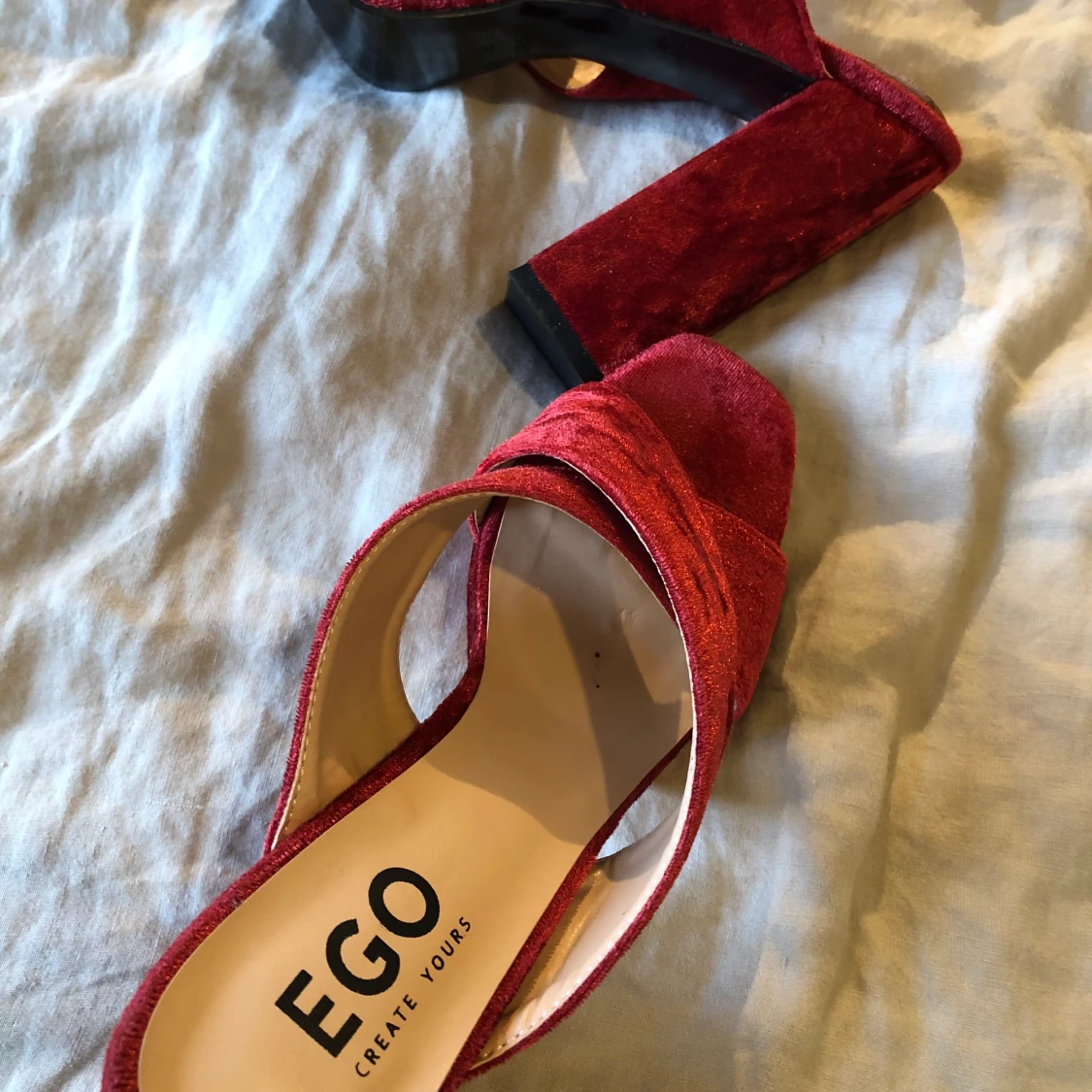 Klackar i velourtyg - 90