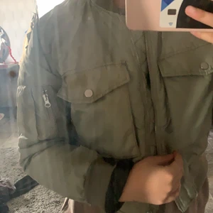 Grön bomberjacka - Strl M