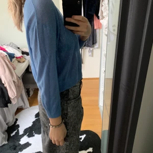Super snygg topp/tröja  - Super fin blå tröja perfekt till ett par jeans