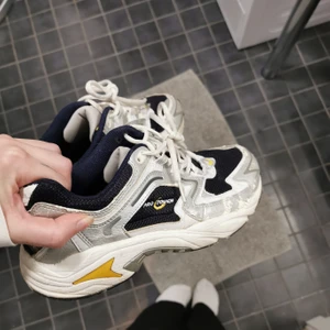 Sneakers  - Coola sneakers, kom med bud😊