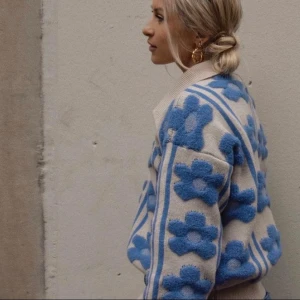 Cider Stickad tröja  - världens gulligaste stickade tröja från Cider, slutsåld på hemsidan. Aldrig använd🤩🍎🍏 (ej mina bilder)