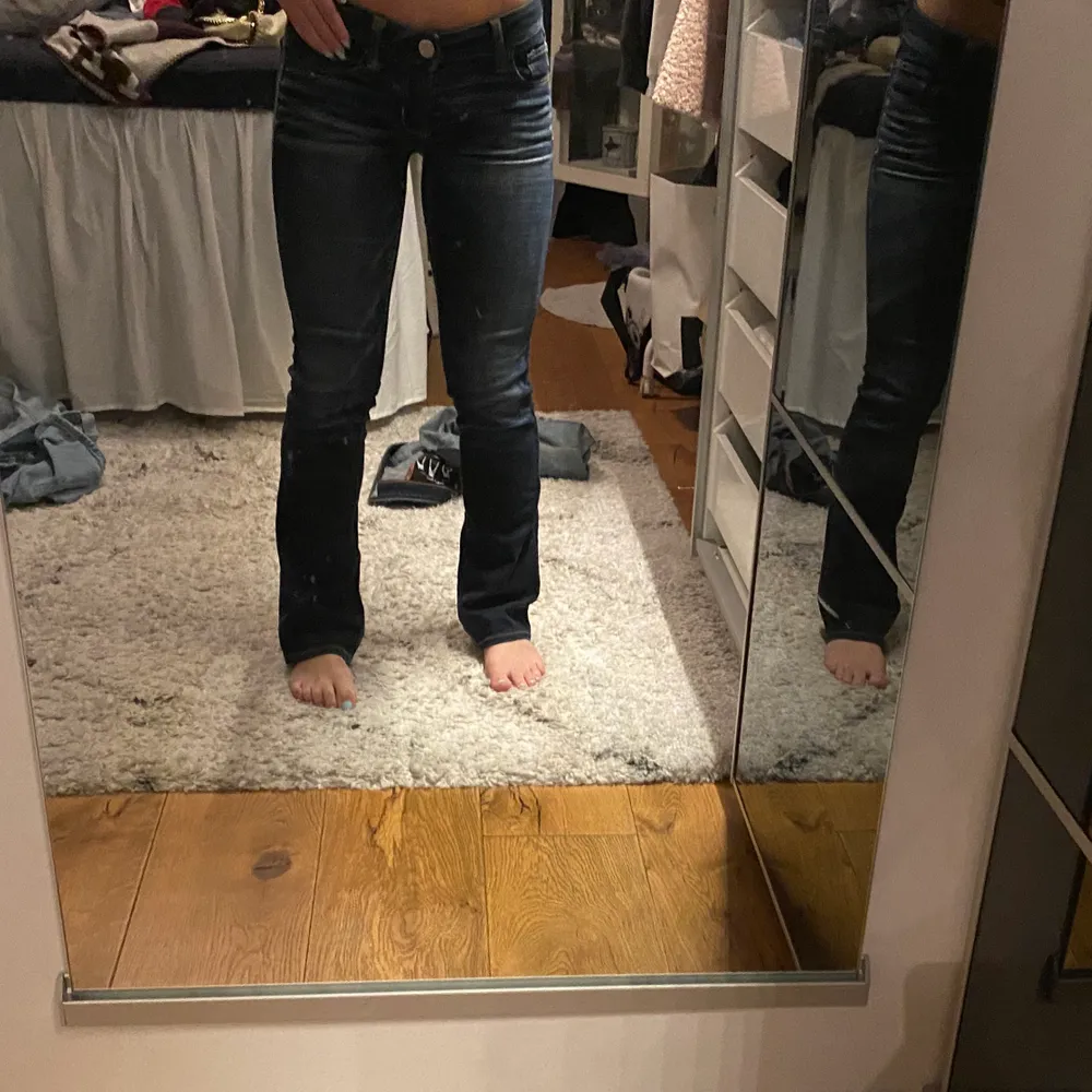 American eagle boot cut jeans!! Jag är 1,65 cm!! Super sköna och snygga! Kund står för frakt . Jeans & Byxor.