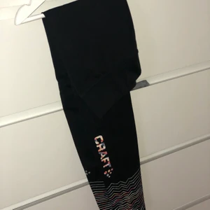 Träningsbyxor  - Fina träningsbyxor som är använda ett fåtal gånger. Säljer pga att de inte används längre. ❗️Frakt tillkommer❗️