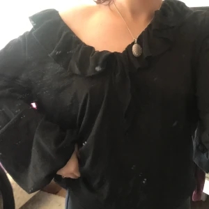 tröja - lite mer finare tröja som passar kanske fest eller en utekväll.