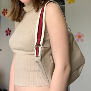 Bergh Handväska  - En skittsnygg handväska som jag köpte på second han för ett tag sen, den är i nyskick osv... kontakta mig privat om du är intresserad;)