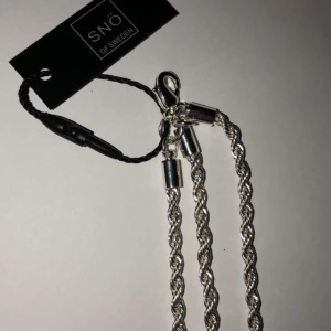 Äkta silver armband  - Helt nyköpt och oanvänt äkta silver armband. Köptes för 299kr och säljs för 249kr. Gratis frakt.