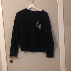 Collegetröja - Nästan oanvänd collegetröja från Ginatricot.