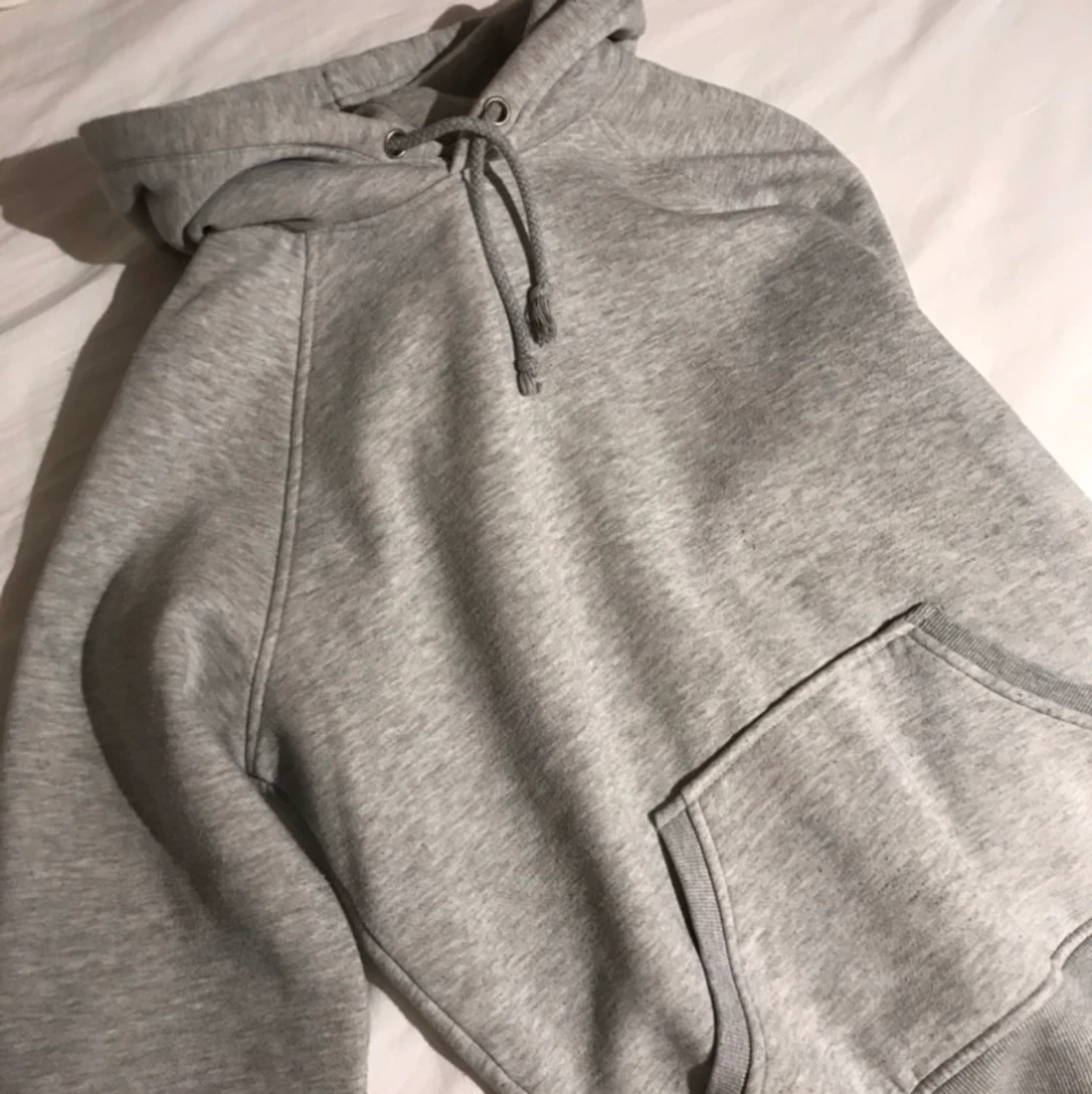 Grå hoodie från bikbok