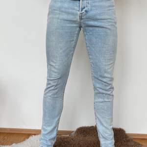 Ett par ljusblåa jeans som aldrog används! Str 30/30 passform slim 