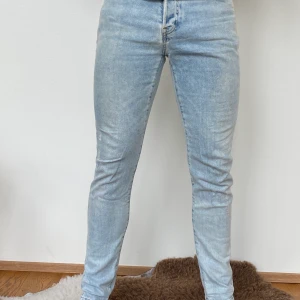 Ljusblåa jeans  - Ett par ljusblåa jeans som aldrog används! Str 30/30 passform slim 