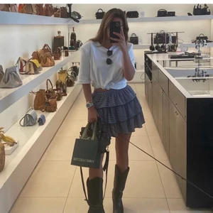 Rutig kjol från Zara - Säljer kjolen på bilden från Zara storlek S! 💞💞 knappt använd 