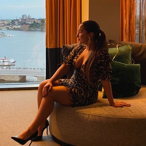 Leo dress storlek 34  - Sexigaste klänningen! Använd en gång, jättefint skick. 