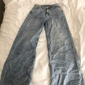 jeans från hm köpta i somras pris diskuteras inklusive leverans